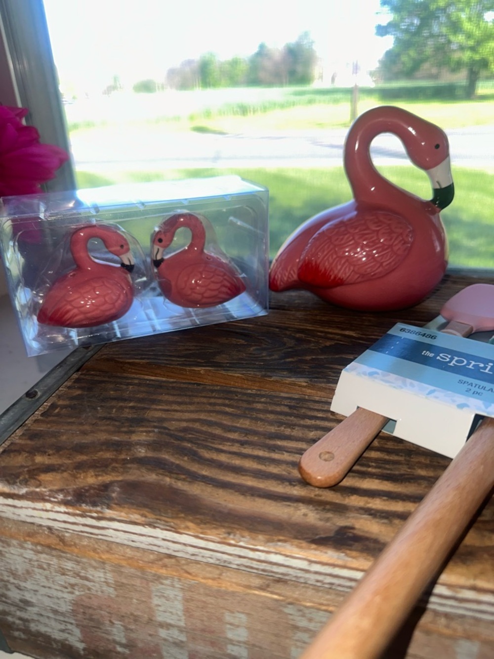 Flamingo Kitchen Gift Set-Silicone Spatula & Towel & Sponge Holder & salt/pepper - Picture 3 of 5